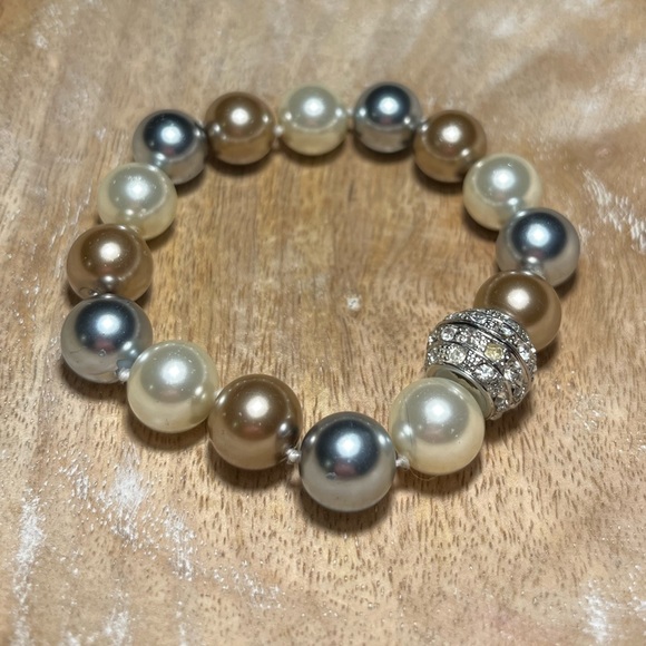 Charming Charlie Faux Pearl Beaded Rhinestone Magnetic Clasp Closure Bracelet - Picture 3 of 12